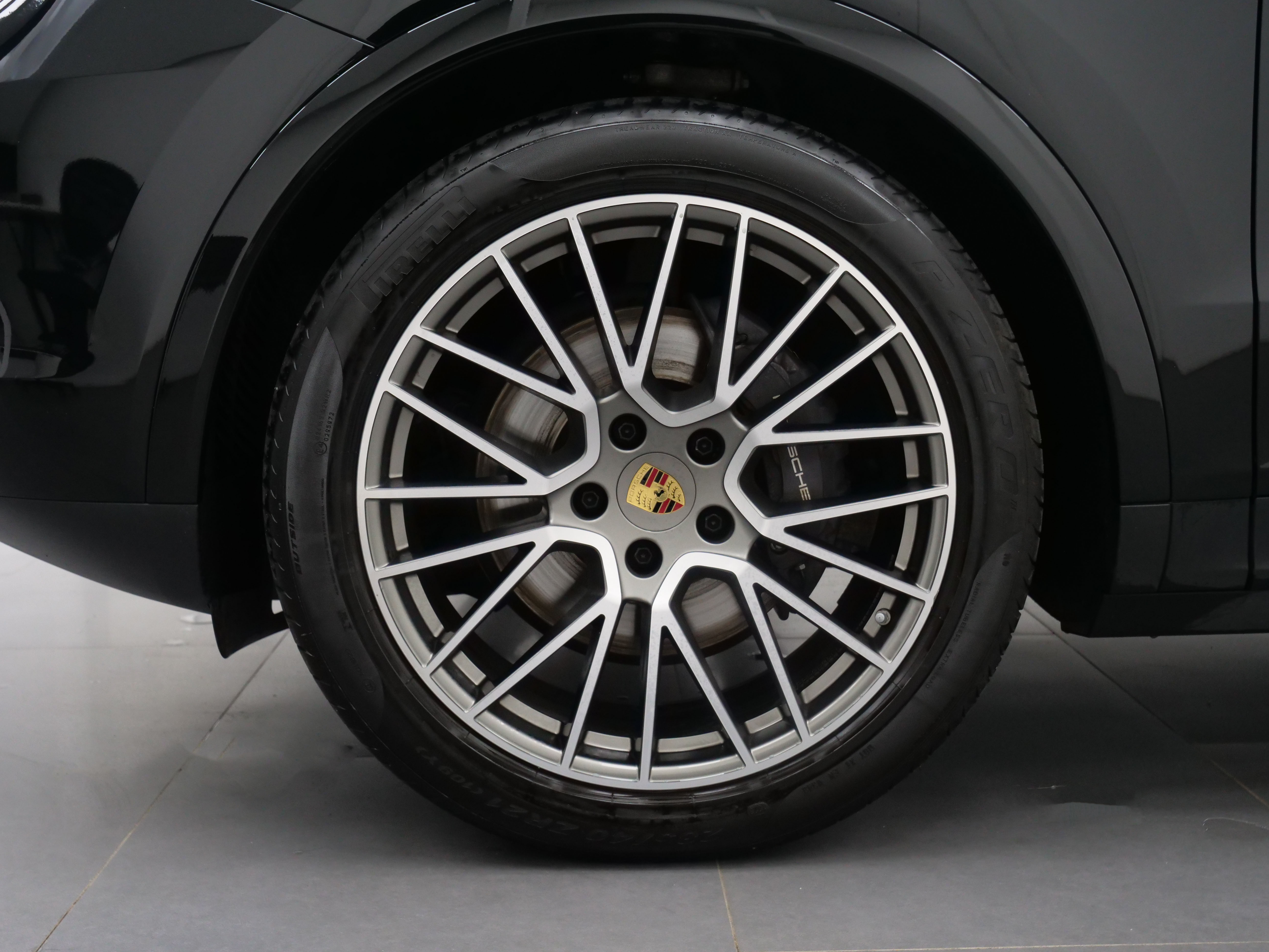 Porsche Cayenne E-Hybrid Platinum edi HuD Bose Moms 462hk