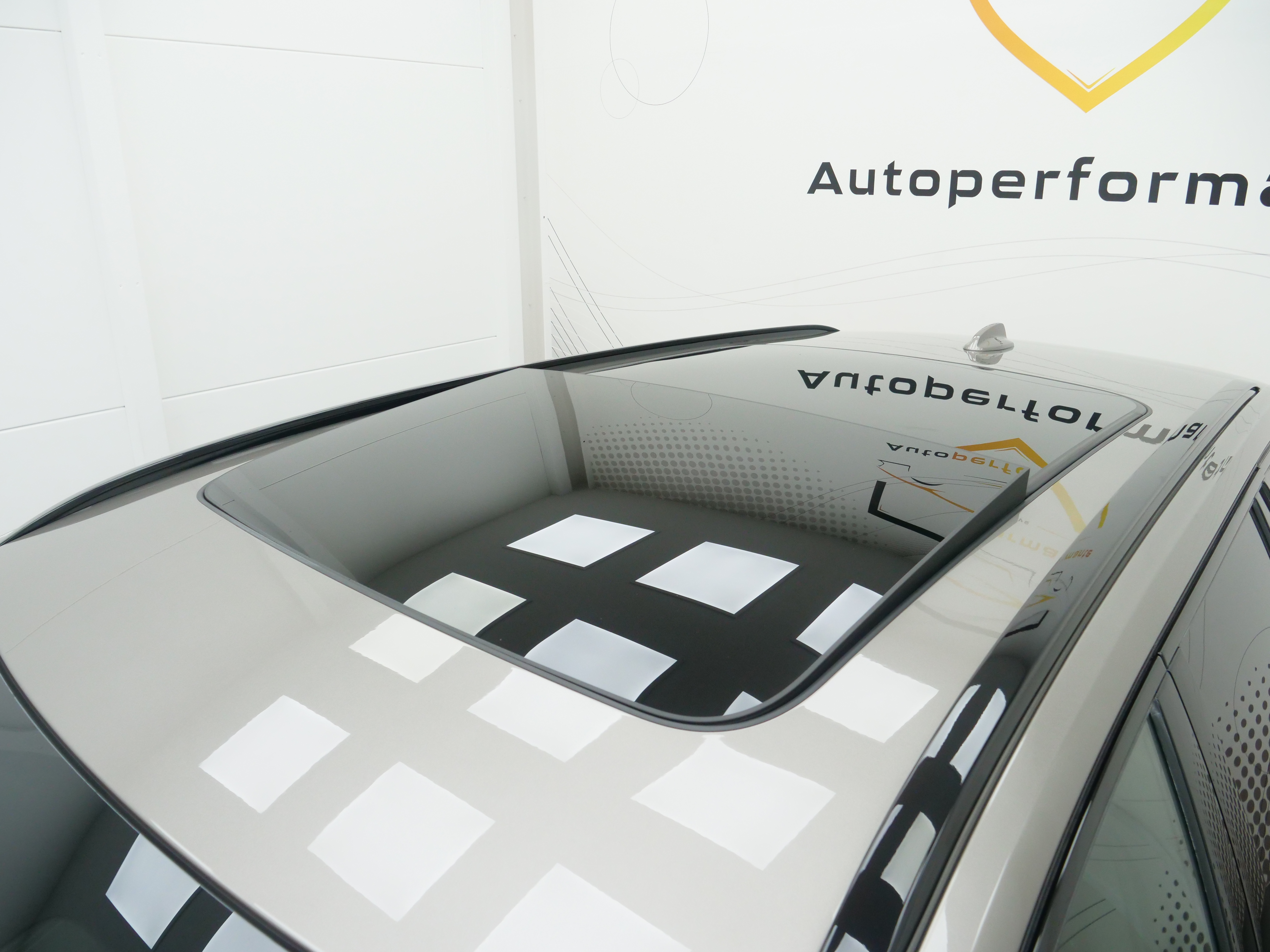 Volvo V60 T8 AWD R-Design B&W Pano HuD Orrefors Drag 392hk