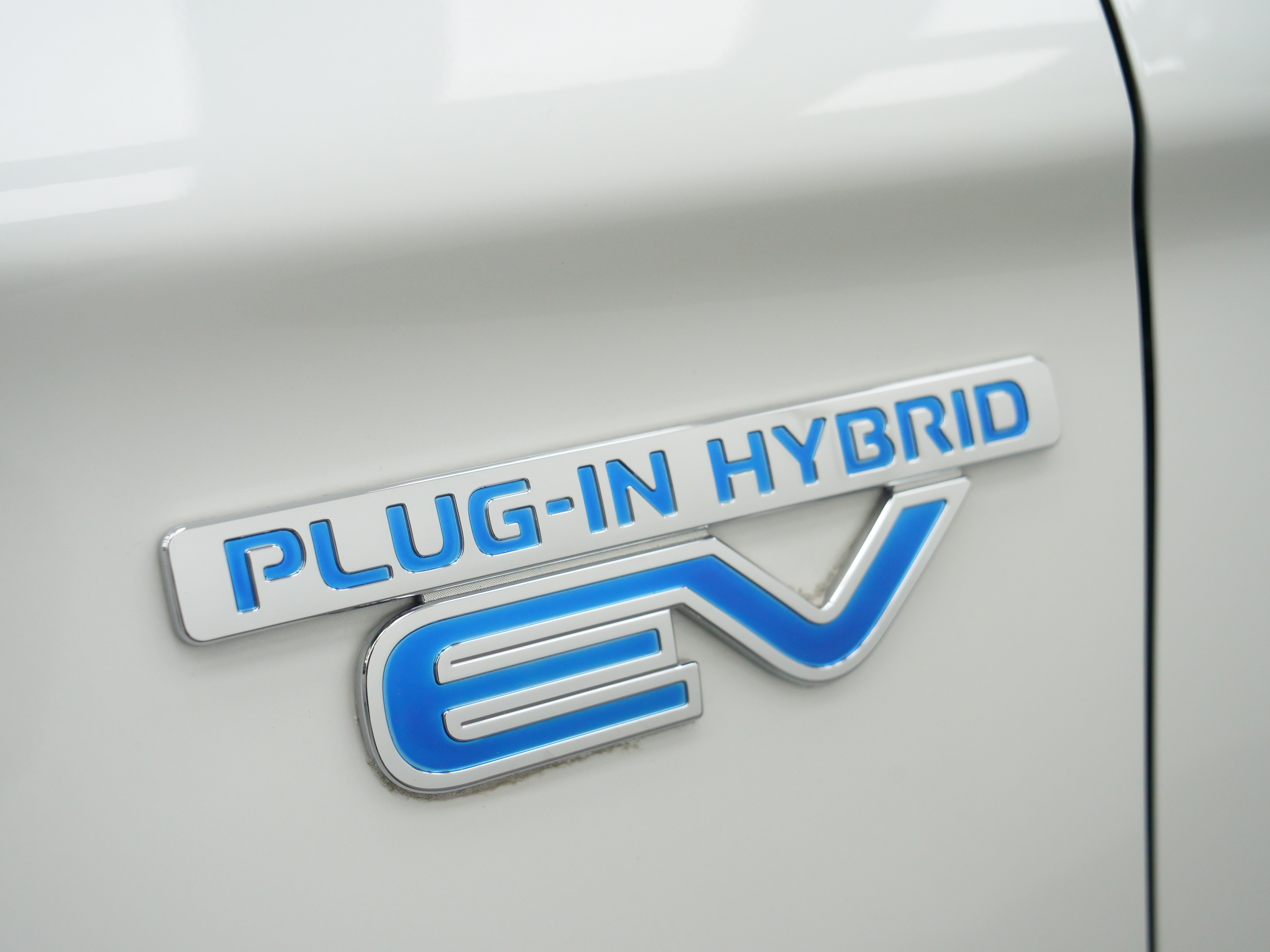 Mitsubishi Outlander PHEV CVT City 4W Backkamera 203HK