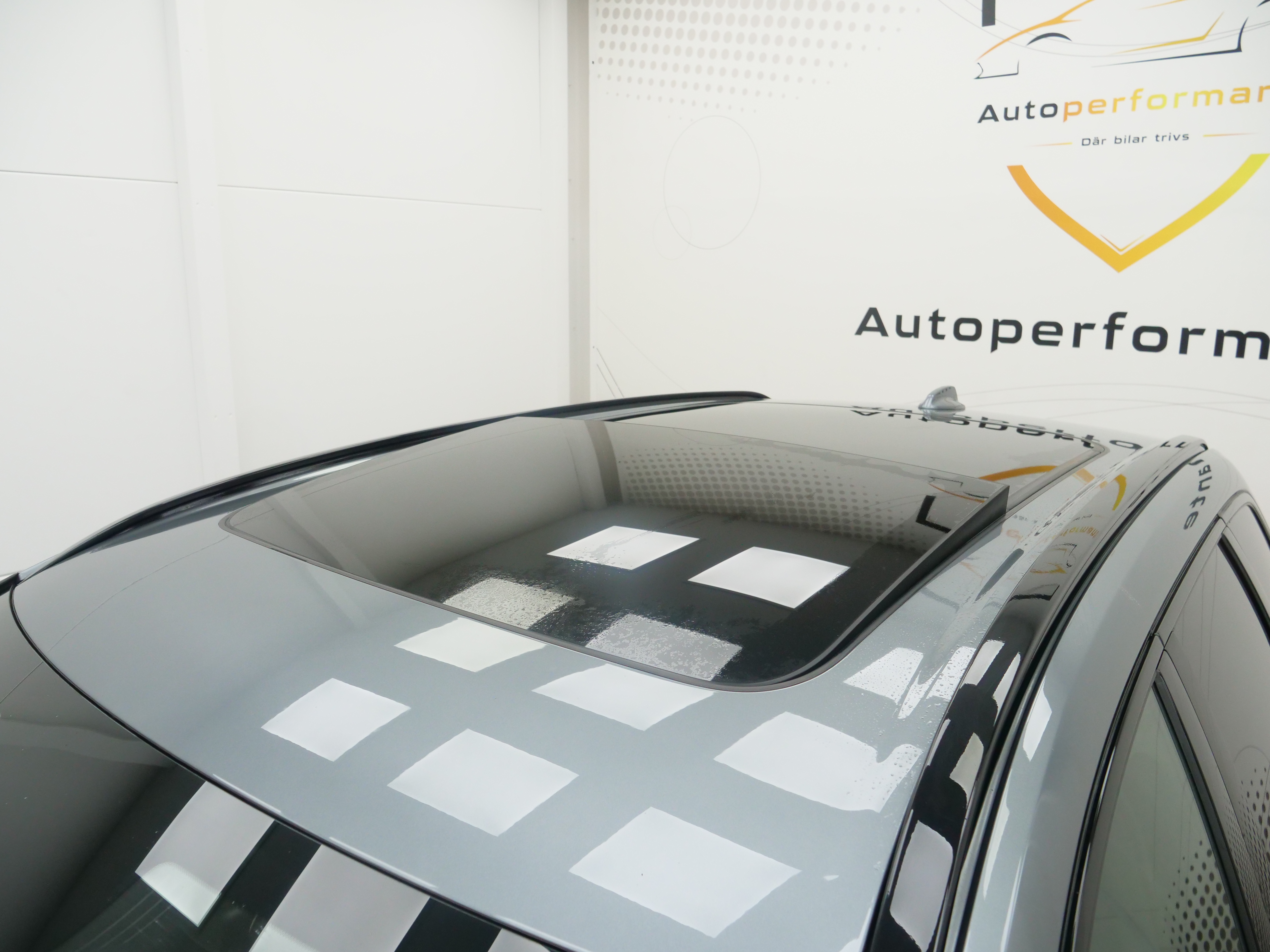 Volvo XC60 B4 AWD R-Design HuD Pano B&W 194hk