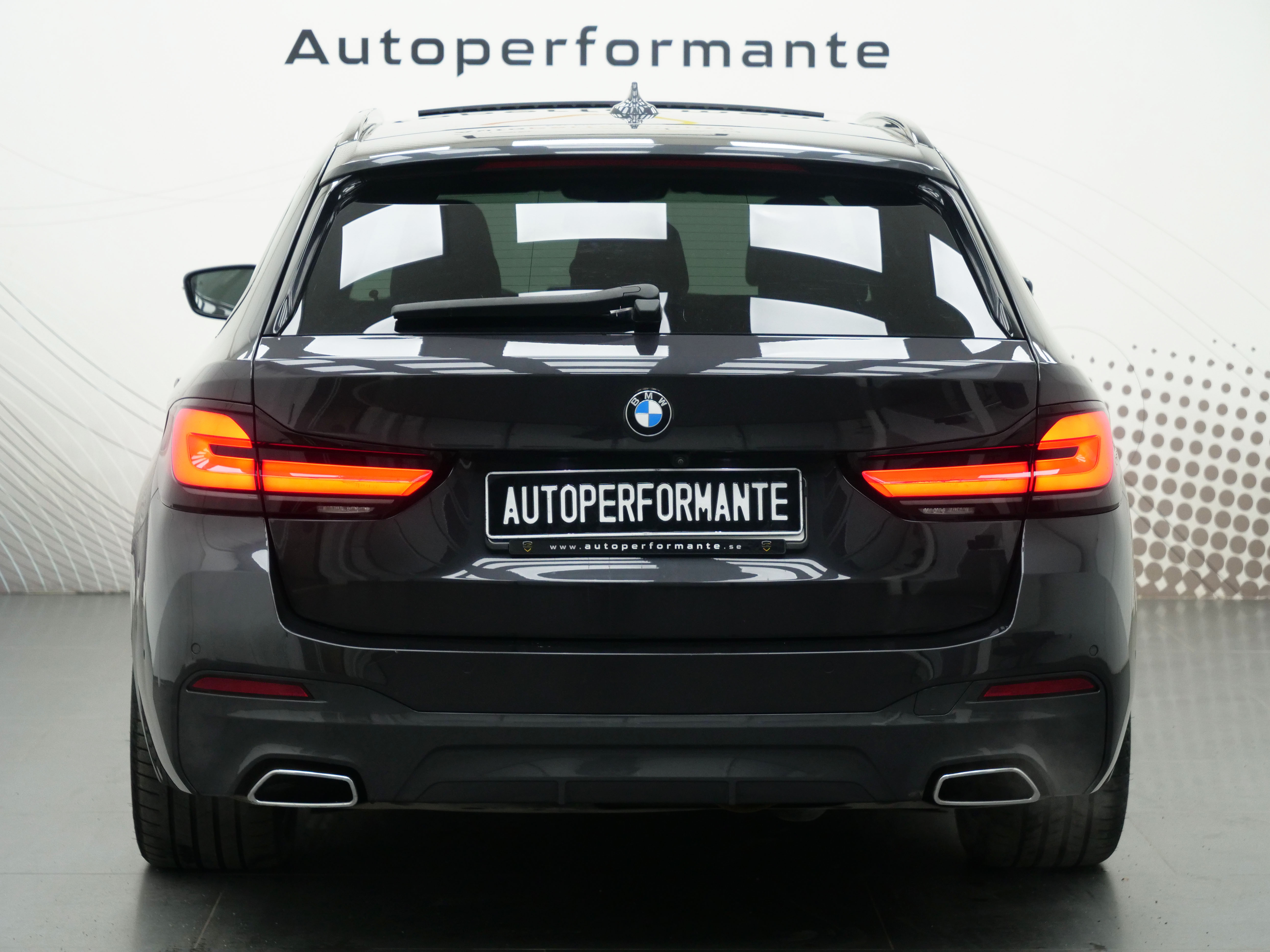 BMW 520 d xDrive Touring M-Sport HuD Pano H&K Laser 190hk